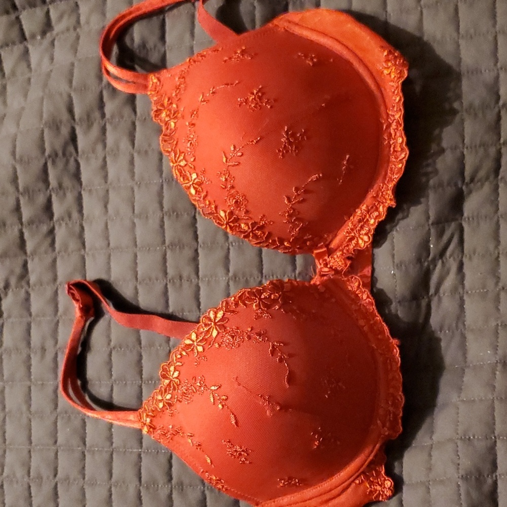 Red push up bra with embroidery detail size 38C